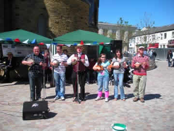 GFS members entertain!